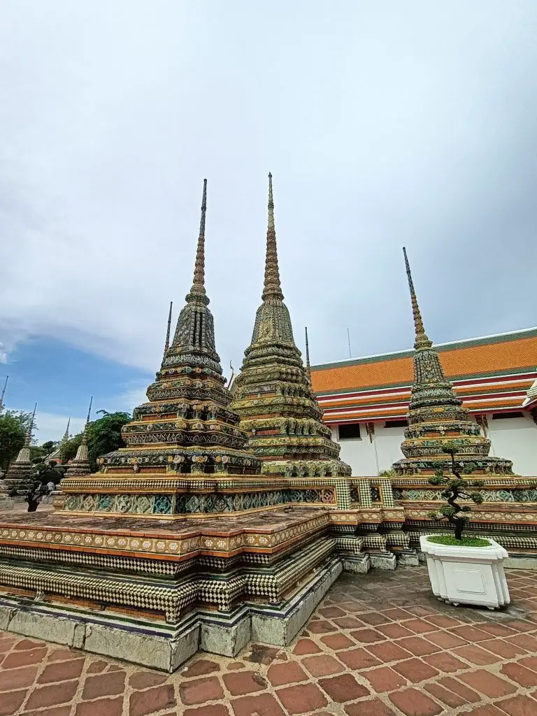 photo of a temple for Bangkok day trip blog post